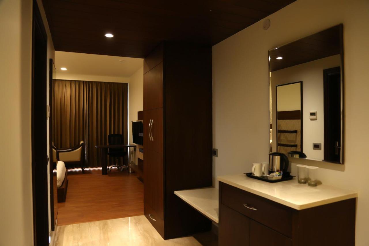 ג'לנדהר Hotel Imperia Suites מראה חיצוני תמונה