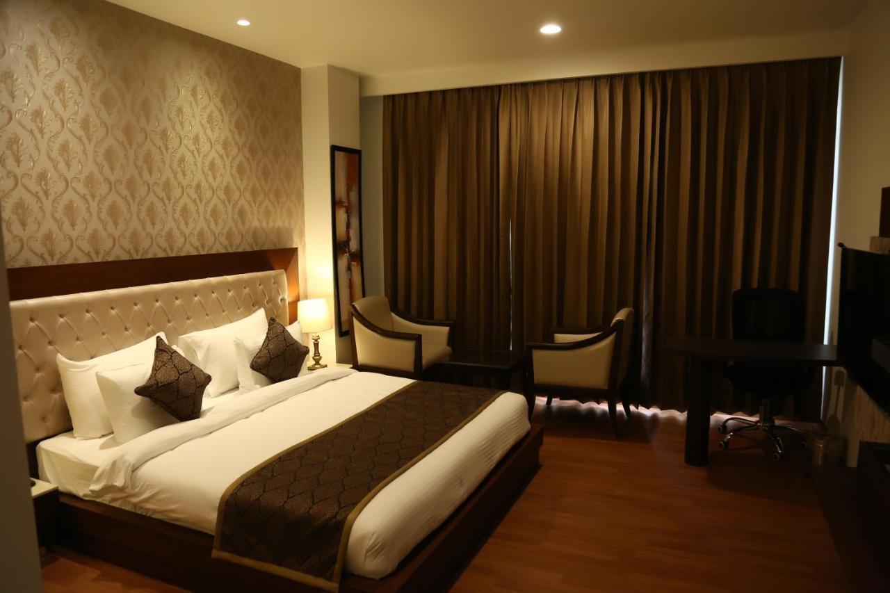 ג'לנדהר Hotel Imperia Suites מראה חיצוני תמונה