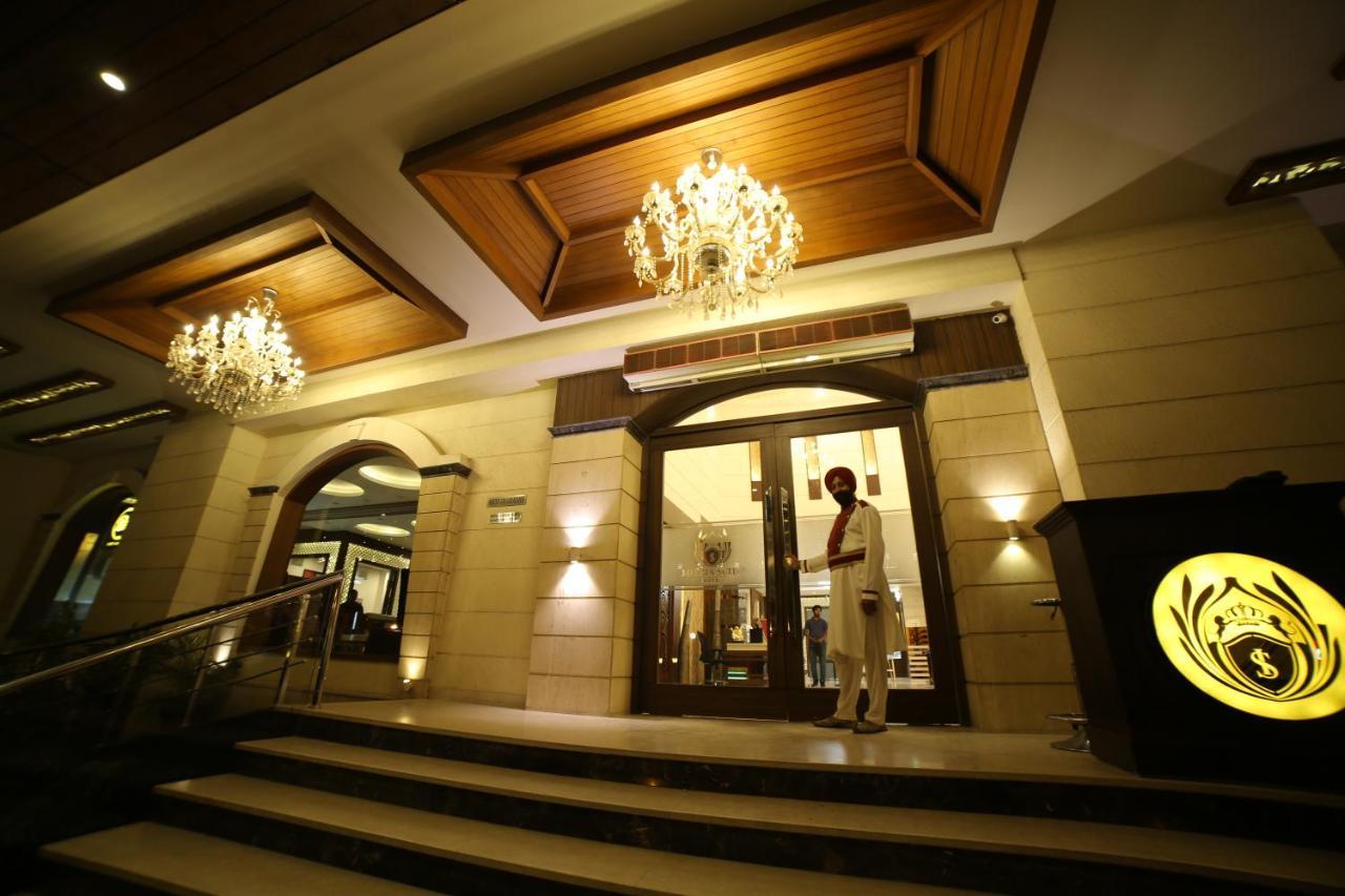 ג'לנדהר Hotel Imperia Suites מראה חיצוני תמונה