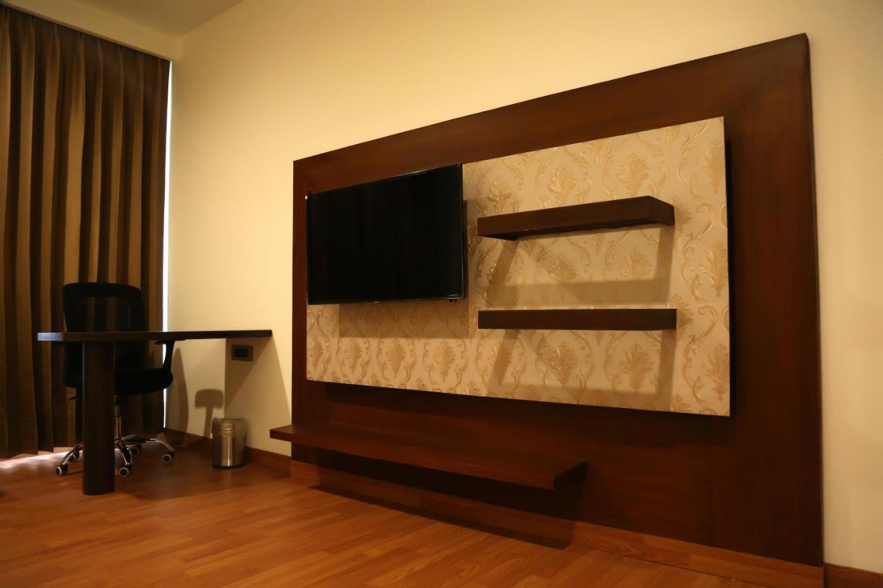 ג'לנדהר Hotel Imperia Suites מראה חיצוני תמונה