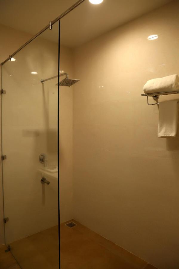 ג'לנדהר Hotel Imperia Suites מראה חיצוני תמונה