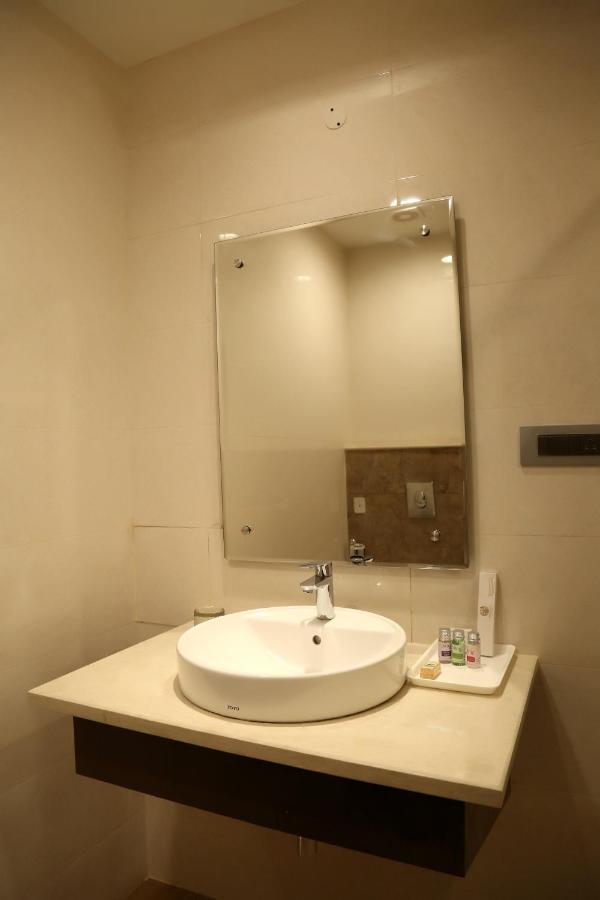 ג'לנדהר Hotel Imperia Suites מראה חיצוני תמונה