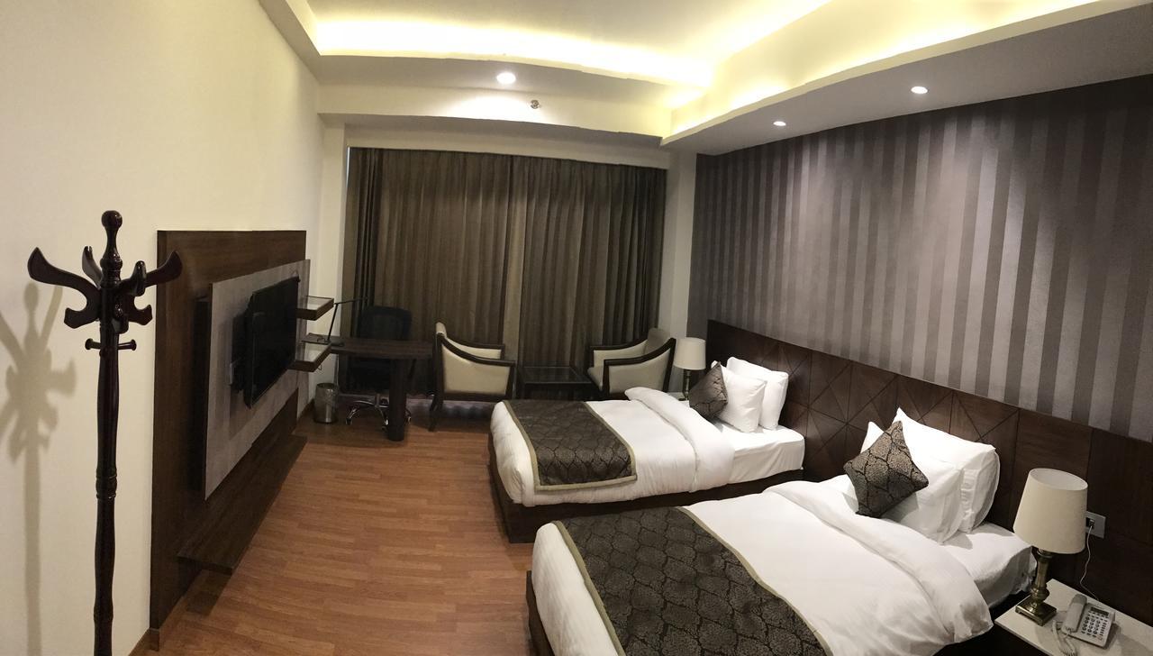 ג'לנדהר Hotel Imperia Suites מראה חיצוני תמונה