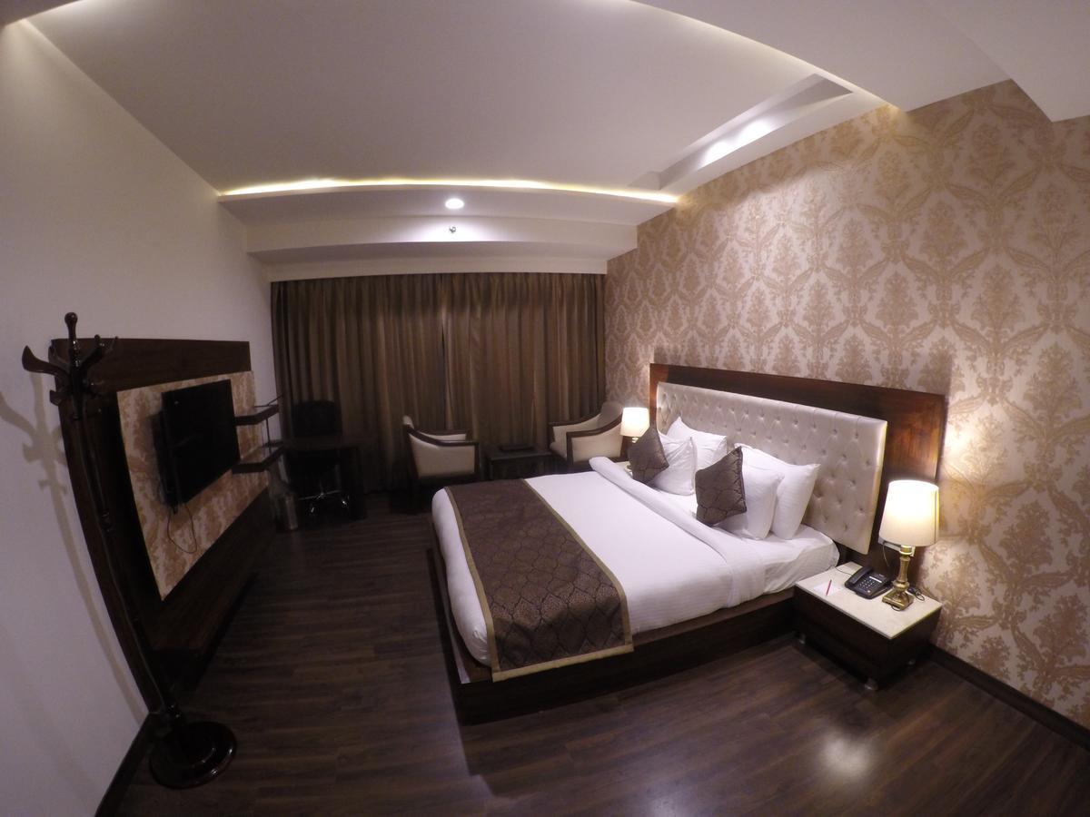 ג'לנדהר Hotel Imperia Suites מראה חיצוני תמונה