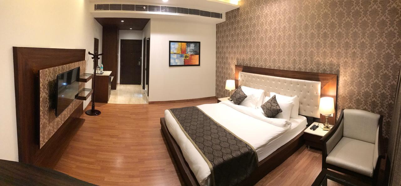 ג'לנדהר Hotel Imperia Suites מראה חיצוני תמונה