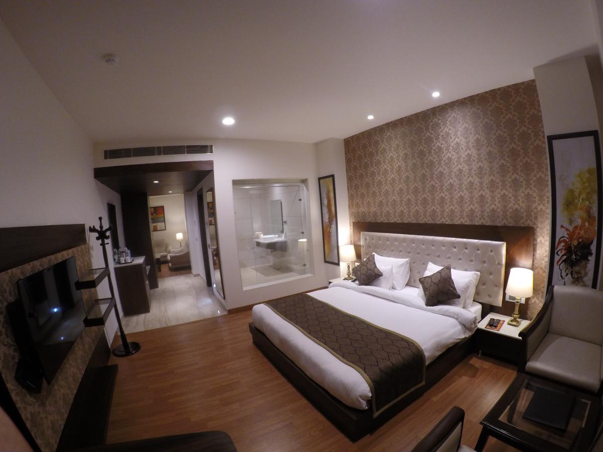 ג'לנדהר Hotel Imperia Suites מראה חיצוני תמונה