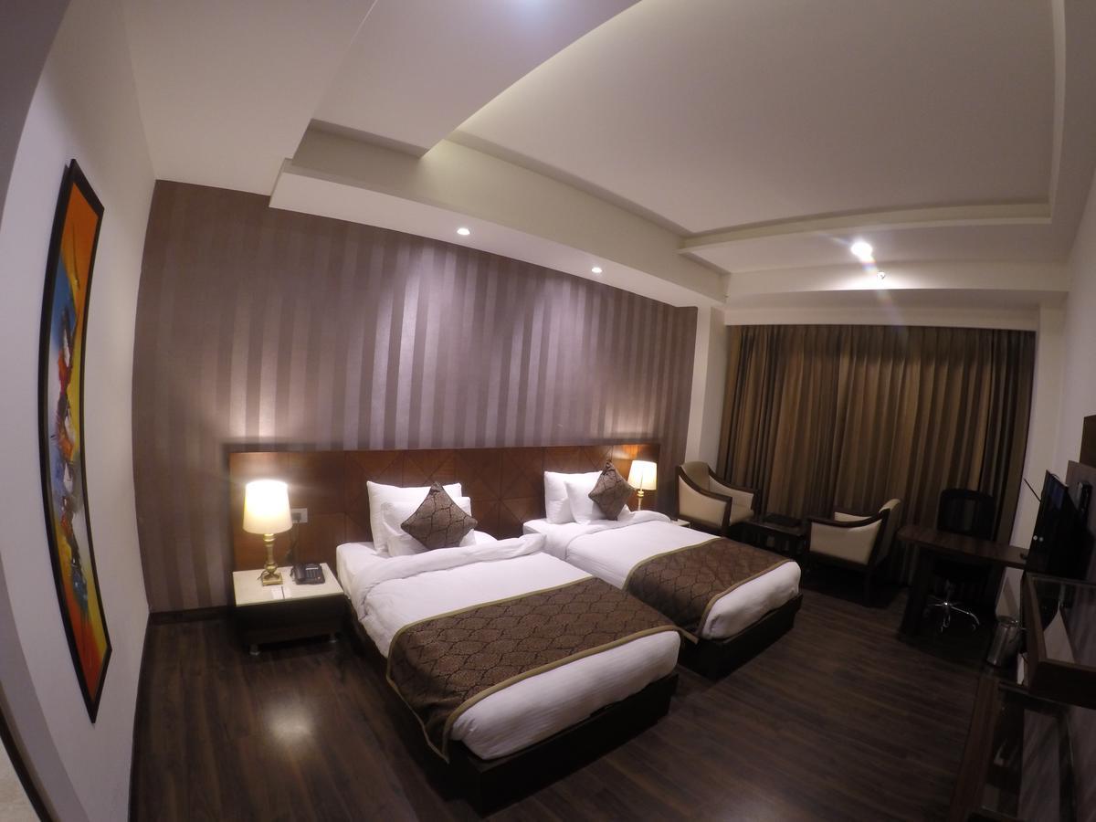 ג'לנדהר Hotel Imperia Suites מראה חיצוני תמונה