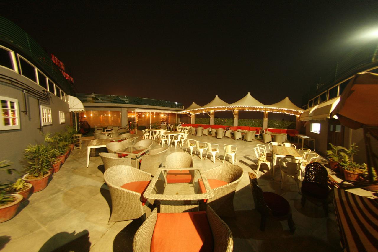 ג'לנדהר Hotel Imperia Suites מראה חיצוני תמונה